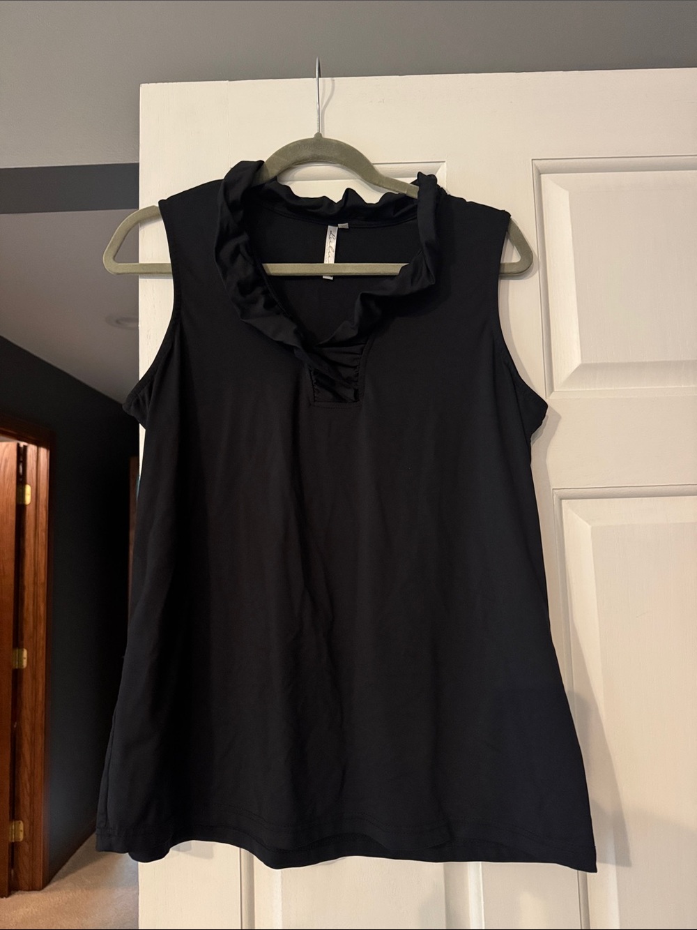 Lulu-B Black Sleeveless ruffle-Collar Top